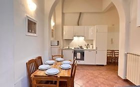 A Due Passi Dall'Accademia